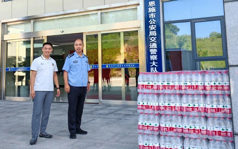 致敬高温下坚守的你们！ - 365英国上市〔www.iTongxin.cn〕