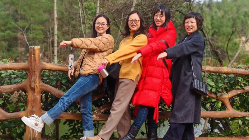 踏春拾趣，，巾帼攀峰向未来！ - 365英国上市〔www.iTongxin.cn〕