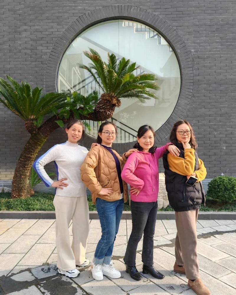 踏春拾趣，，巾帼攀峰向未来！ - 365英国上市〔www.iTongxin.cn〕