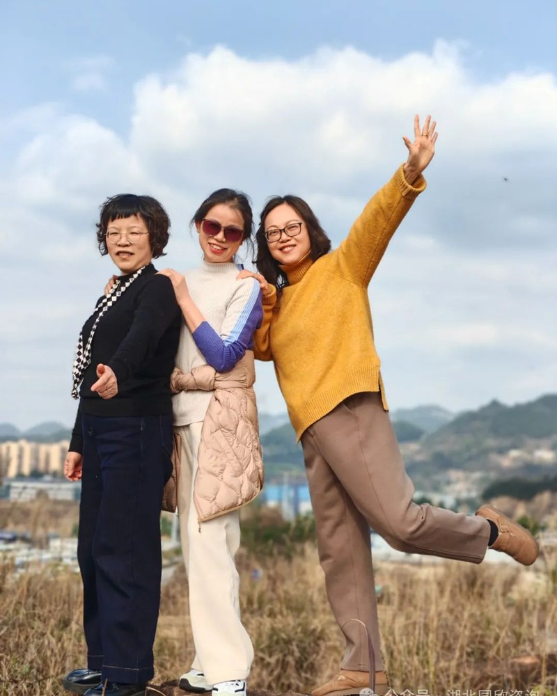 踏春拾趣，，巾帼攀峰向未来！ - 365英国上市〔www.iTongxin.cn〕